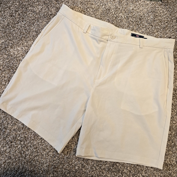 Vineyard Vines Performance Men’s Size 42 Khaki Tan Breaker Shorts Casual - Picture 2 of 6